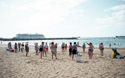 Archivo Mujeres a la playa La Laguna