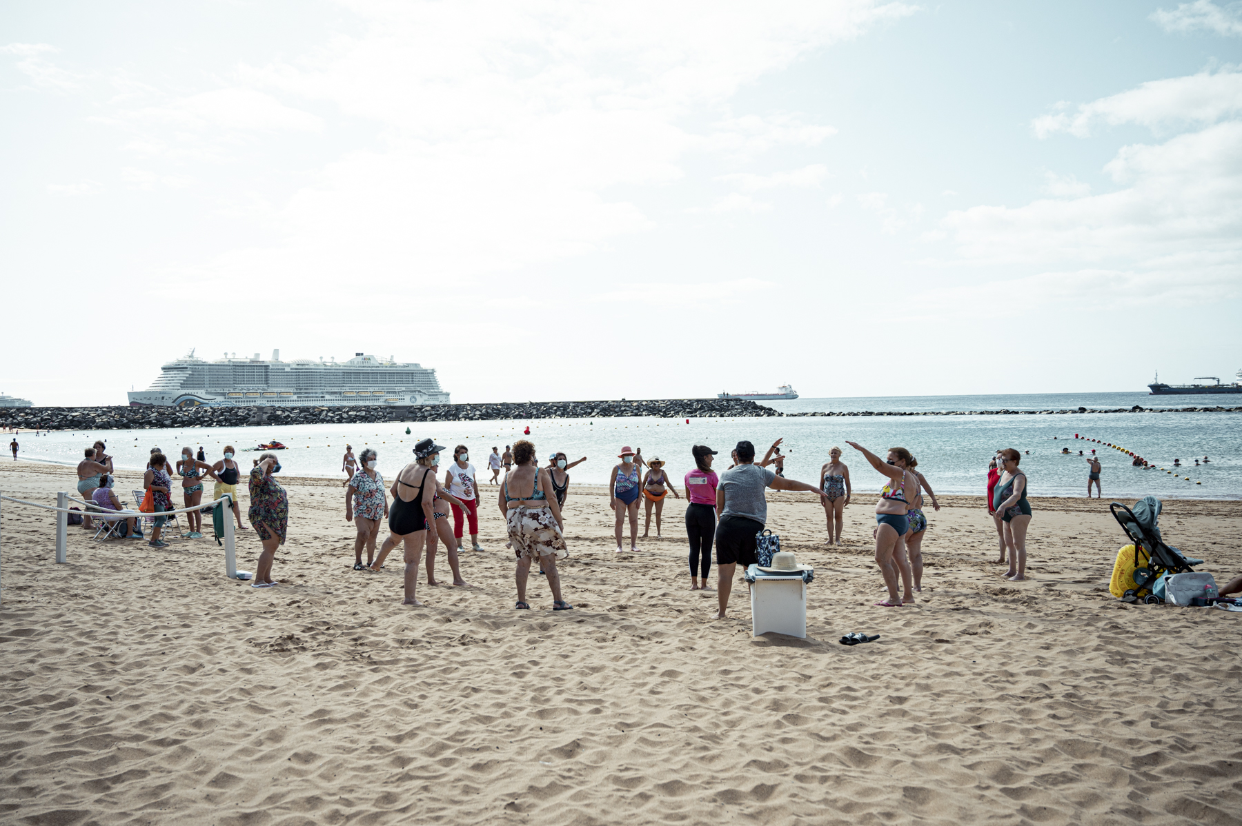 Archivo Mujeres a la playa La Laguna