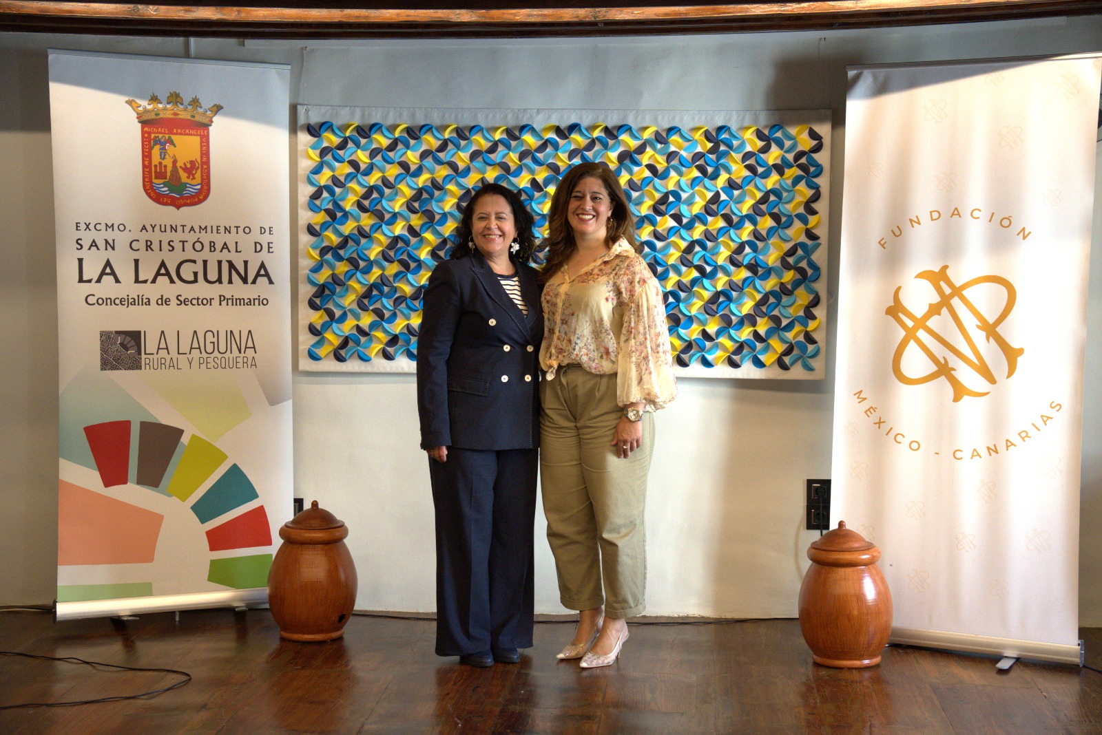 Yolanda Cordobés y Cristina Ledesma en la presentación de Mayo con acento canario